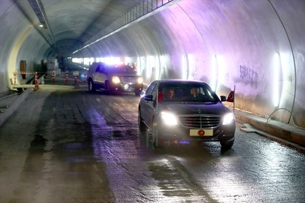 Cumhurbaşkanı Erdoğan,Başbakan Yıldırım Avrasya Tüneli'nden geçti
