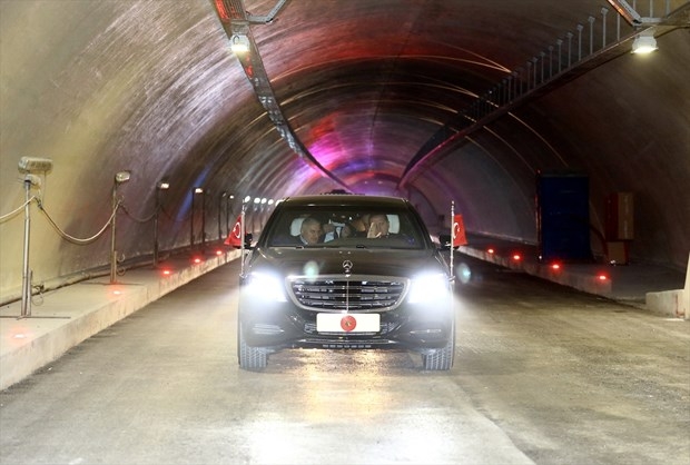 Cumhurbaşkanı Erdoğan,Başbakan Yıldırım Avrasya Tüneli'nden geçti