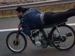 Motosiklet Üzerinde Ölümüne Yolculuk