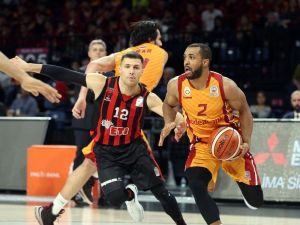 Aslan Evinde Zorlanmadı