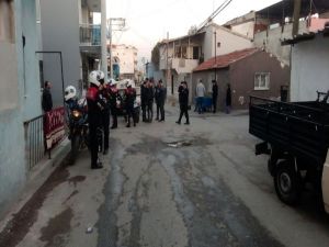 İzmir’de İki Aile Arasında Silahlı Kavga: 6 Yaralı