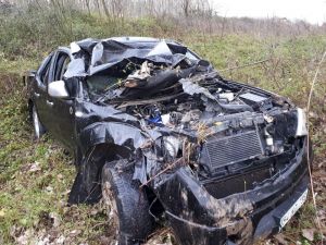 Bariyerlere Çarpan Pikap Takla Attı: 1’i Ağır 2 Yaralı