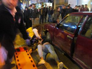 Otomobilin Altında Metrelerce Sürüklendi