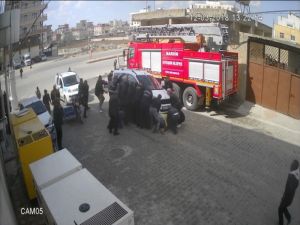 Aracın Altında Kalan Çocuğu Böyle Kurtardılar