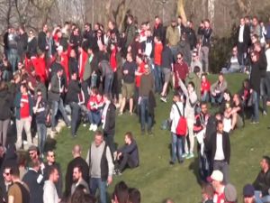 Yüzlerce Bayern Münih Taraftarı Taksim’de Toplandı