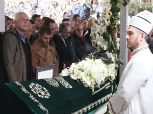 Uçak Kazasında Hayatını Kaybeden İki Arkadaş Son Yolculuklarına Uğurlandı