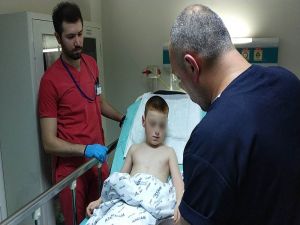 Silahlı Saldırıda Sokakta Oynayan 6 Yaşındaki Çocuk Vuruldu