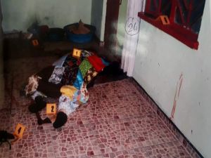 Dedikodu Yapmasın Diye Yaşlı Kadını Baltayla Öldürüp Boğazını Kesmişler
