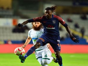 Adebayor Beşiktaş’ın Golcülerini Geride Bıraktı