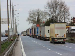 Rekor Tır Kuyruğu Azalmaya Başladı: 20 Kilometre