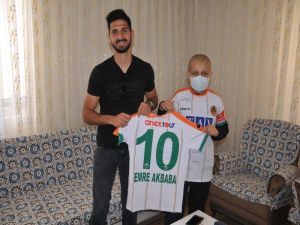 Emre Akbaba’dan Duygulandıran Sürpriz