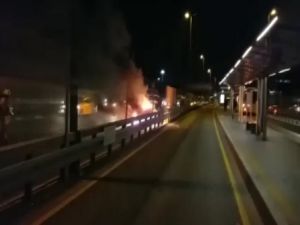 Metrobüs Durağı Önünde Korku Dolu Dakikalar