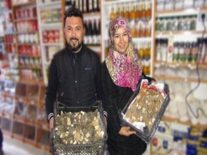 Yaşı 100, Kurusu 600 Lira