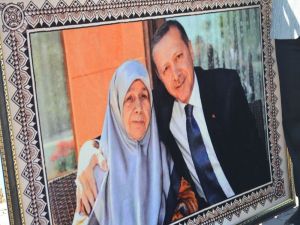 Erdoğan Sevdasını Halıya Dokudu