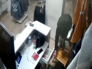 Bozuk Paraları Beğenmeyen Hırsız Kamerada