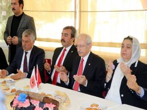 Kılıçdaroğlu Şehit Yakınlarıyla Buluştu
