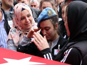 Şehit Babaya Kızından Asker Selamı