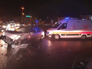 Kocaeli’de İki Otomobil Çarpıştı: 4 Yaralı