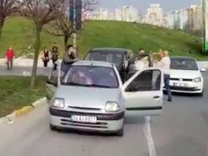 Sürücülerin Bijon Anahtarlı Kavgası Kamerada