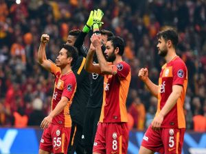 Galatasaray 6 Günde 3 Maç Yapacak