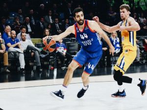 Anadolu Efes Evinde Yenildi
