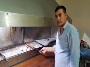 Dolaptaki Eti Neşet Ertaş Türküleriyle Terbiye Ediyor