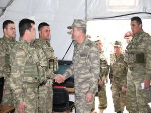 Akar Kilis’teki Birlikleri Denetliyor