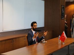 "Facebook Duygularımızın Yönetilmesine İzin Veriyor"