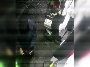 Önce İnceledi, Sonra Poşetine Atıp Gitti