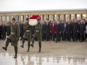 Bahçeli, Myk Ve Mdk Üyeleri İle Anıtkabir’de