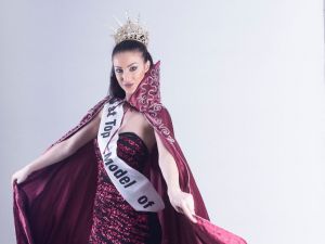 Türk Modelden Yunanistan’a Red