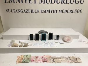 Sultangazi’de Zehir Tacirleri Suçüstü Yakalandı