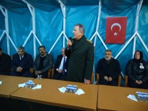 Orgeneral Akar Şehit Ailelerini Ziyaret Etti