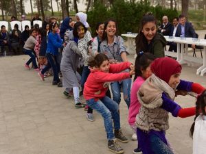 Suriyeli Yetimler Doyasıya Eğlendi
