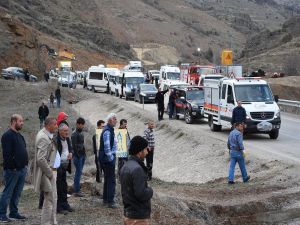 Otomobille Tır Çarpıştı: 3 Ölü