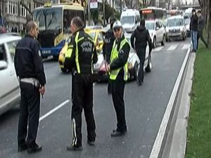 Yolun Karşısına Geçmek İsteyen Kadına Otomobil Çarptı