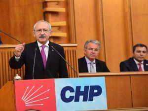 "Sanatçı Özgürdür, Herkesi Eleştirir Yeri Geldiğinde"