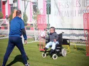 Sneijder’den Eskişehirsporlu Küçük Dev Adama Mesaj Var