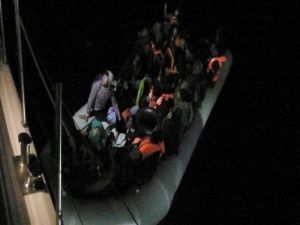 İzmir’de 49 Kaçak Göçmen Yakalandı