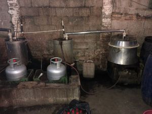 5 Ton 235 Litre Sahte Rakı Ele Geçirildi
