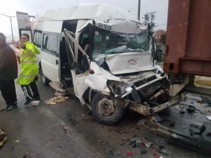 Cenaze Dönüşü Kaza: 14 Yaralı