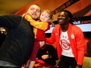 Bafetimbi Gomis Taraftarlarla Buluştu
