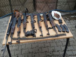 Şırnak’ta 1 Kanas Ve 7 Adet Kalaşnikof Tüfeği Ele Geçirildi