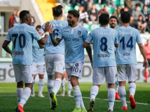 Başakşehir İlerliyor! Rahat 3 Puan!