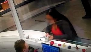 Döviz bürosundan dolandırıcılık yaptılar 2 side yakalandı