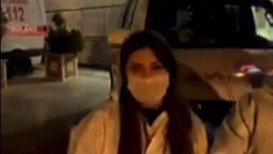 Ünlü şarkıcı 112 çalışanlarına şarkılar söyleyerek moral verdi