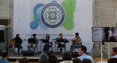 100 yıllık şarkılar Türkçe ve Rumca seslendirildi