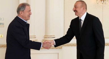 Bakan Akar kuvvet komutanlarıyla Azerbaycan'da
