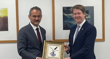 Bakan Özer İngiltereli mevkidaşıyla görüştü