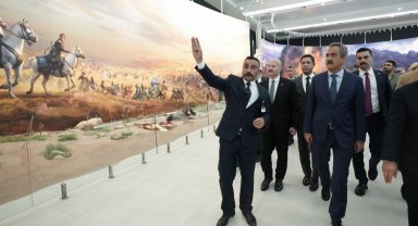 Bakan Özer'den Türk Tarih Müzesi'ne ziyaret